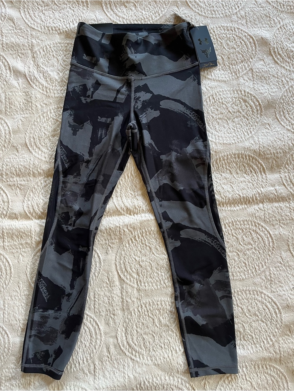 Under Armour NWT Women’s  Project Rock Black & Gray Camo Compression Leggings